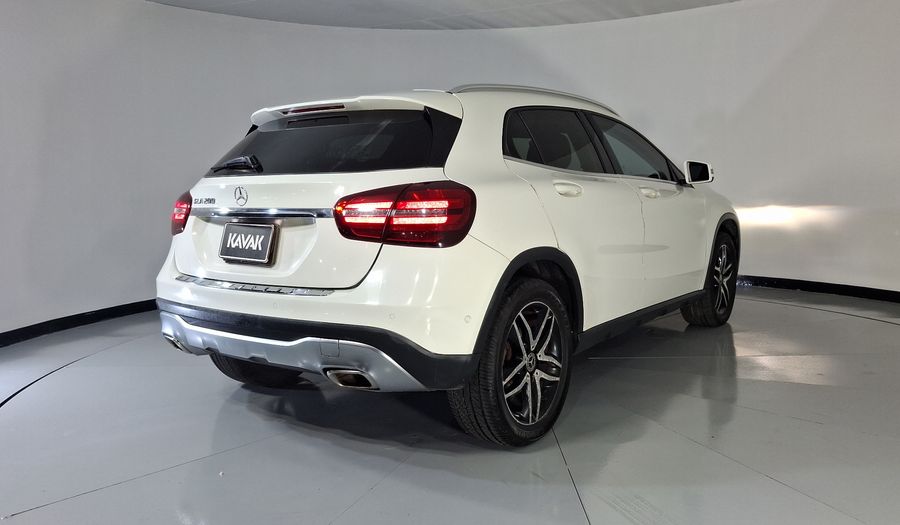 Mercedes Benz Clase Gla 1.6 GLA 200 SPORT DCT Suv 2018