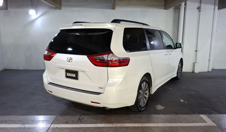 Toyota Sienna 3.5 XLE PIEL AUTO Minivan 2020