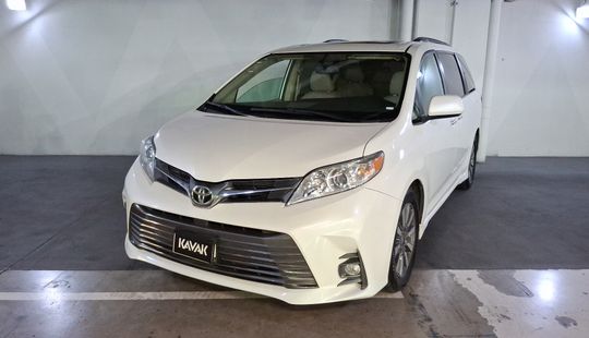 Toyota • Sienna