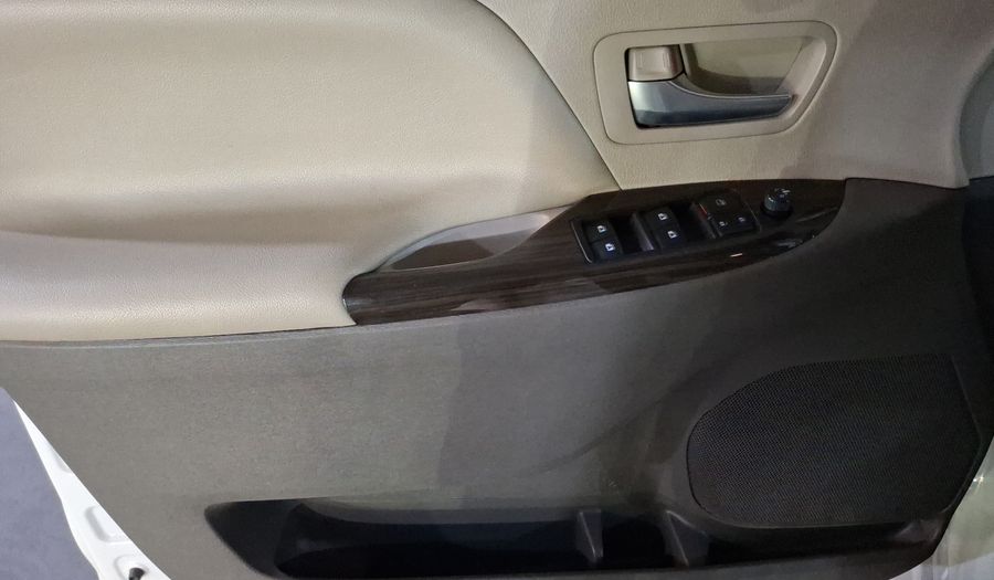 Toyota Sienna 3.5 XLE PIEL AUTO Minivan 2020