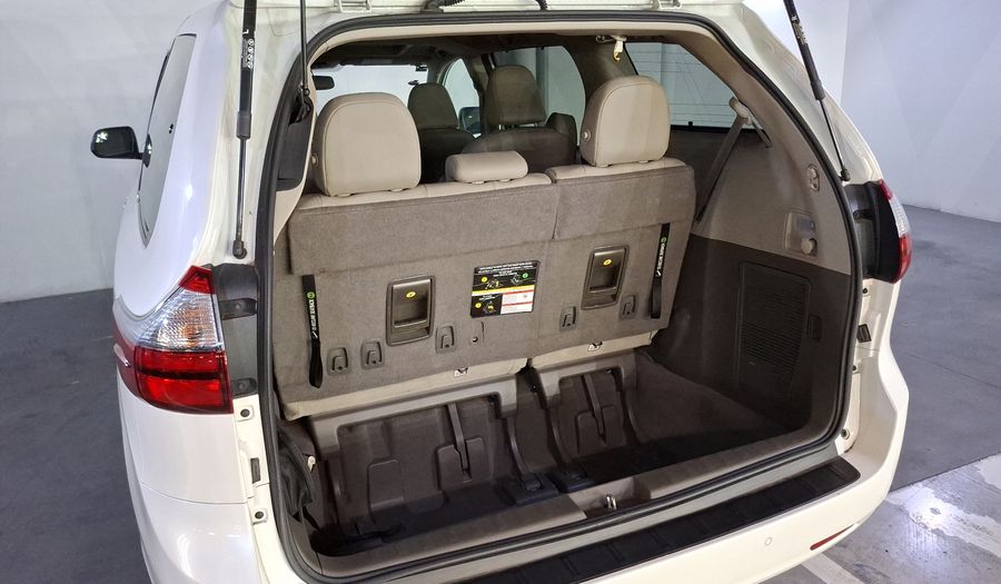 Toyota Sienna 3.5 XLE PIEL AUTO Minivan 2020