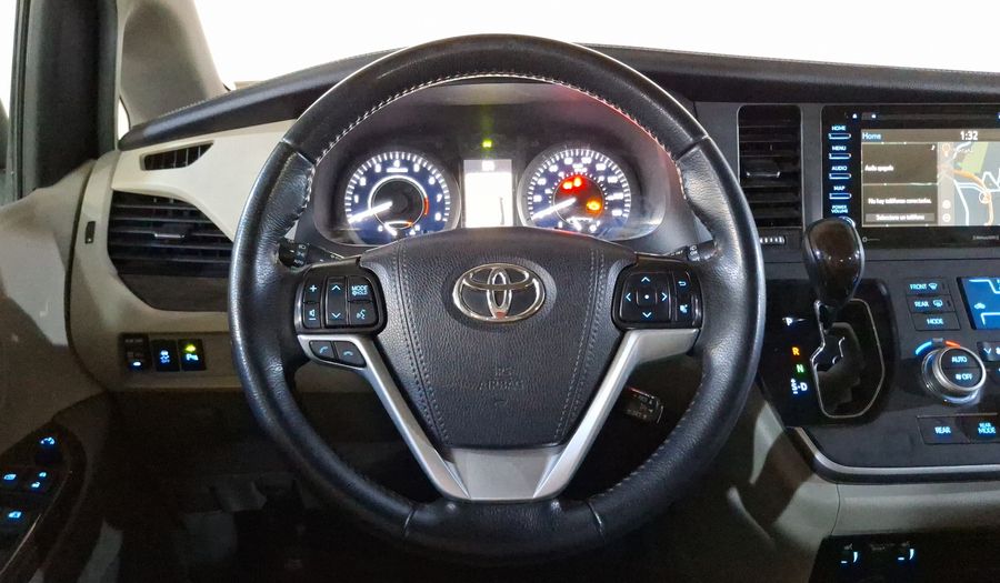 Toyota Sienna 3.5 XLE PIEL AUTO Minivan 2020