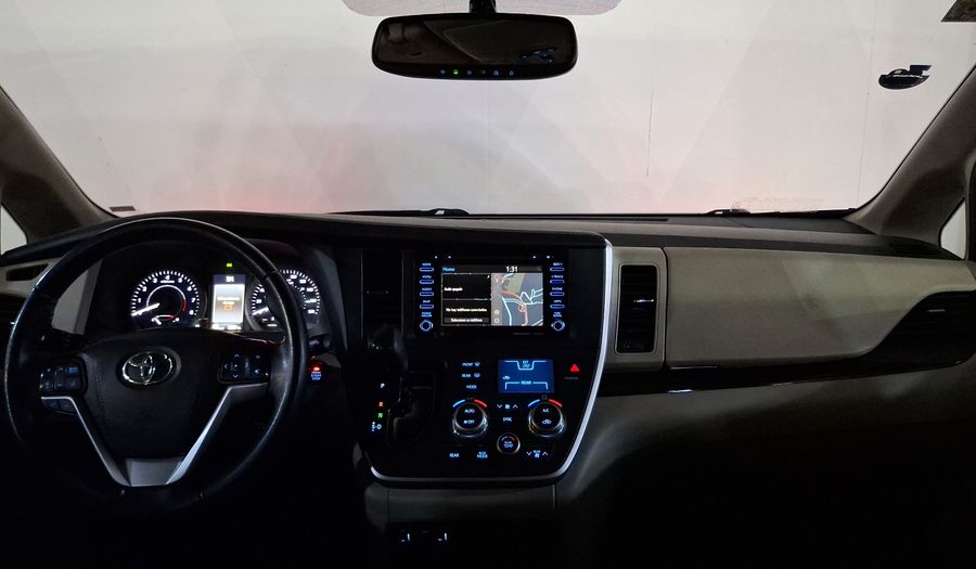 Toyota Sienna 3.5 XLE PIEL AUTO Minivan 2020