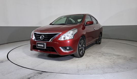 Nissan • Versa