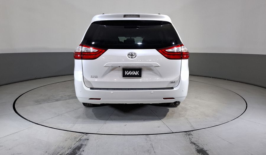 Toyota Sienna 3.5 XLE AT Minivan 2015