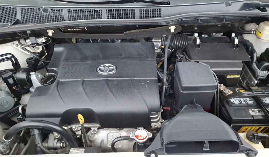 Toyota Sienna 3.5 XLE AT Minivan 2015