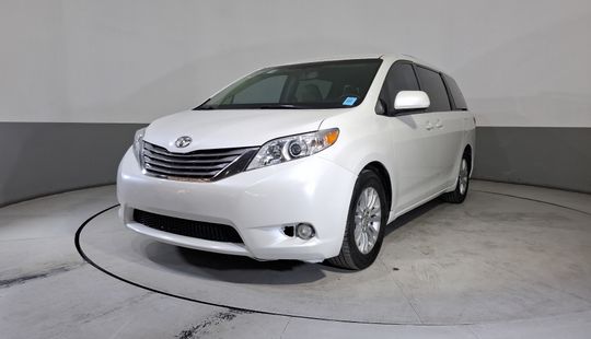 Toyota • Sienna