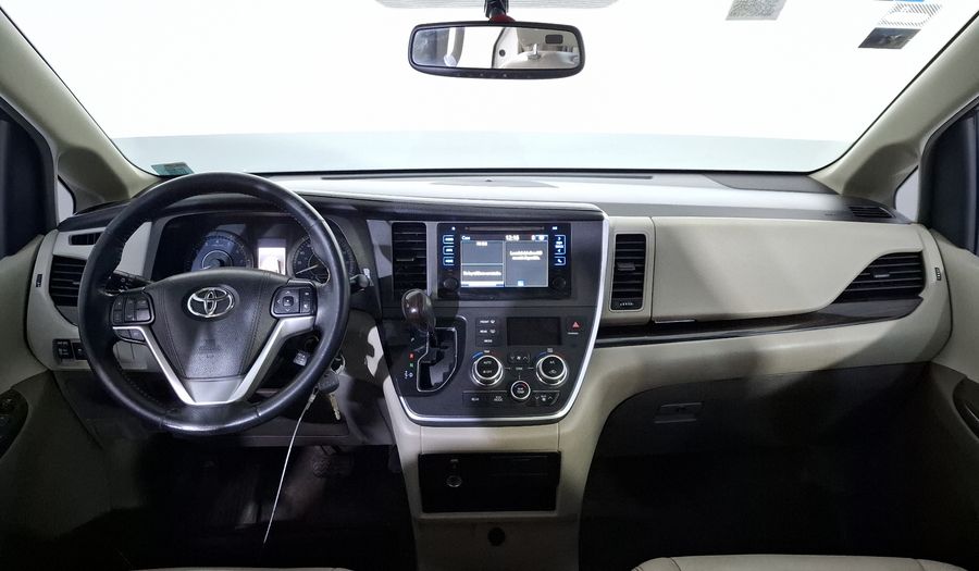 Toyota Sienna 3.5 XLE AT Minivan 2015