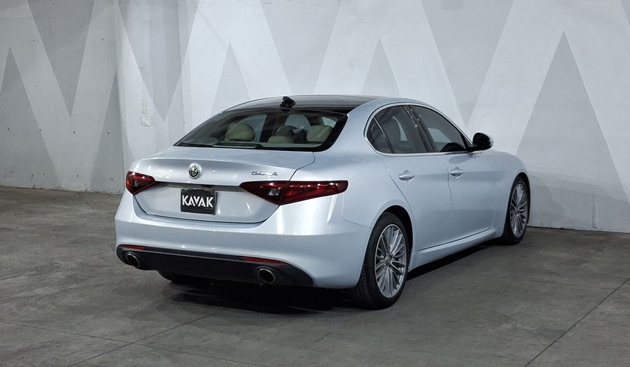Alfa Romeo Giulia 2.0 TI LUSSO Sedan 2021
