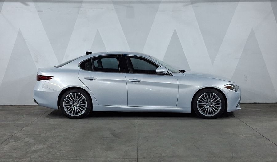 Alfa Romeo Giulia 2.0 TI LUSSO Sedan 2021