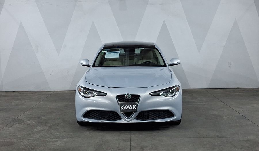 Alfa Romeo Giulia 2.0 TI LUSSO Sedan 2021