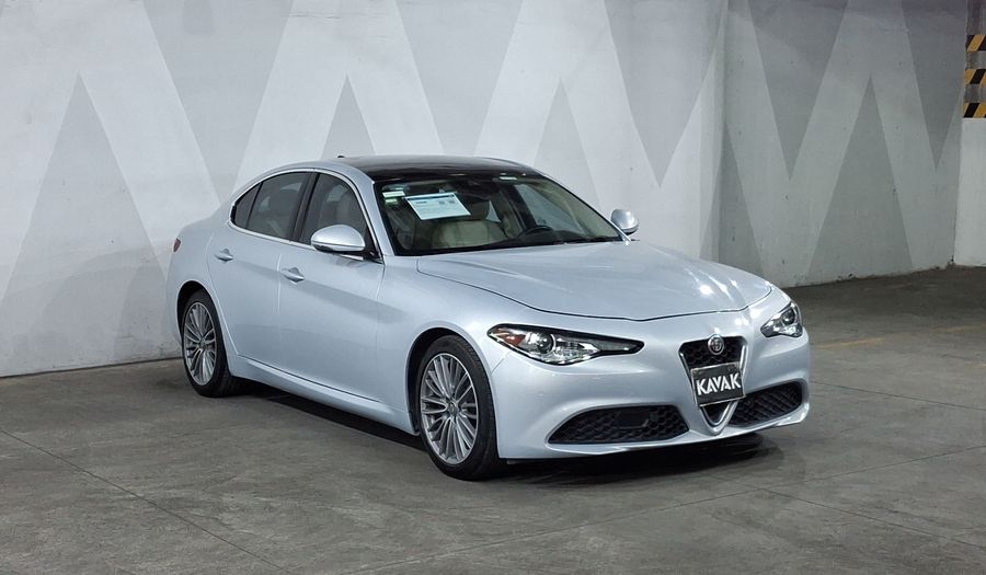 Alfa Romeo Giulia 2.0 TI LUSSO Sedan 2021