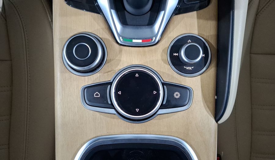 Alfa Romeo Giulia 2.0 TI LUSSO Sedan 2021