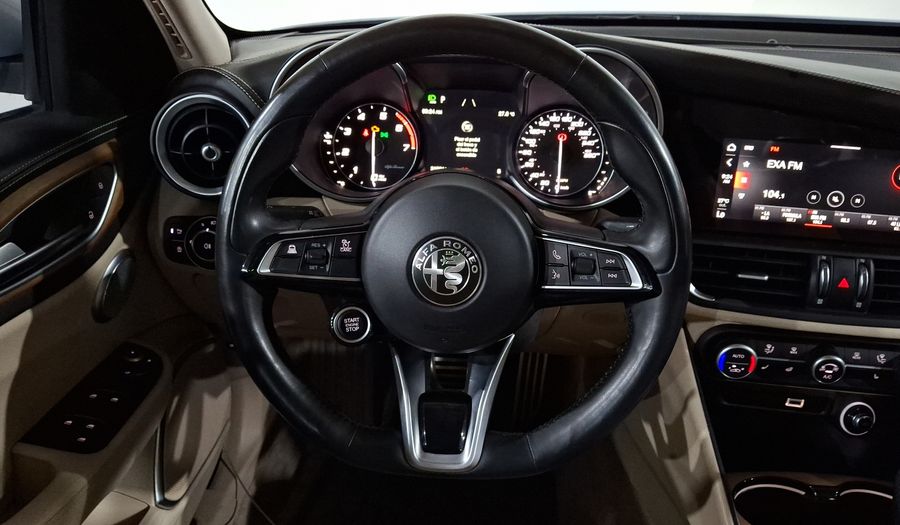 Alfa Romeo Giulia 2.0 TI LUSSO Sedan 2021