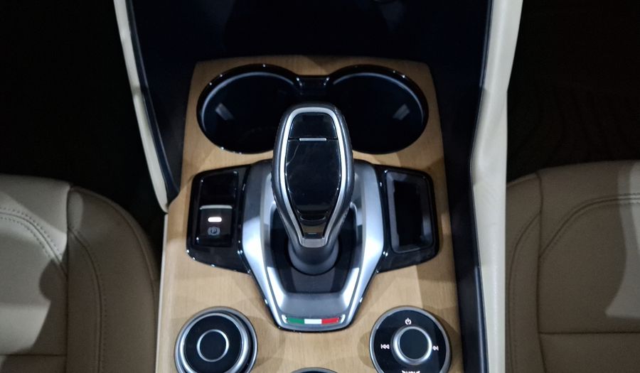 Alfa Romeo Giulia 2.0 TI LUSSO Sedan 2021