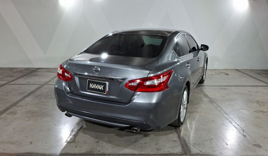 Nissan Altima 2.5 ADVANCE NAVI CVT Sedan 2017