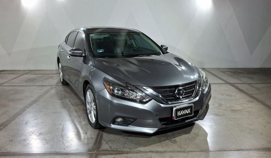 Nissan Altima 2.5 ADVANCE NAVI CVT Sedan 2017