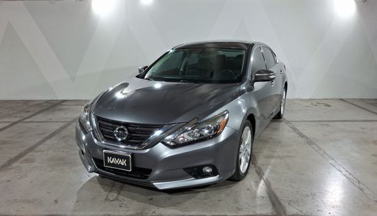 Nissan • Altima