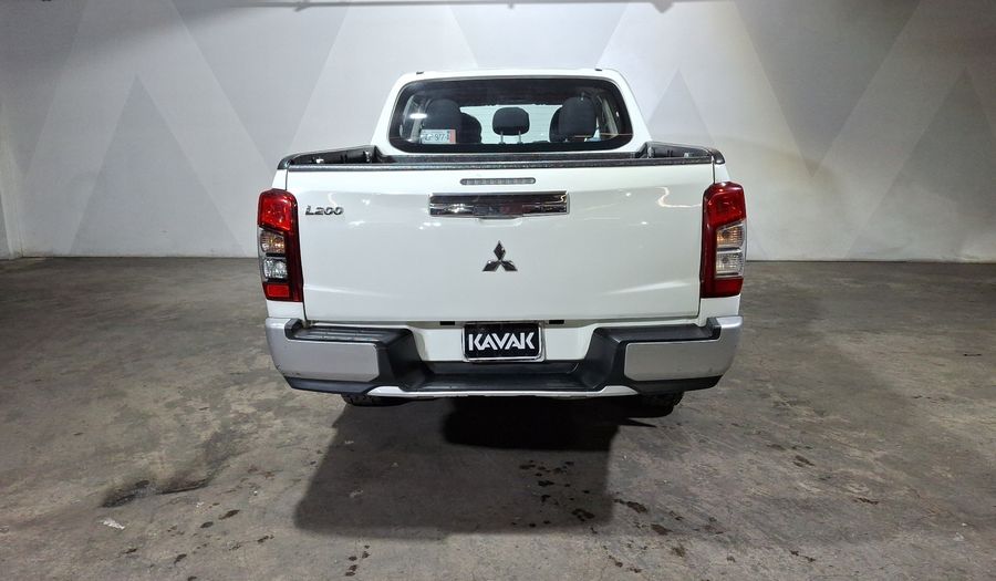 Mitsubishi L200 2.4 GLX GASOLINA Pickup 2021