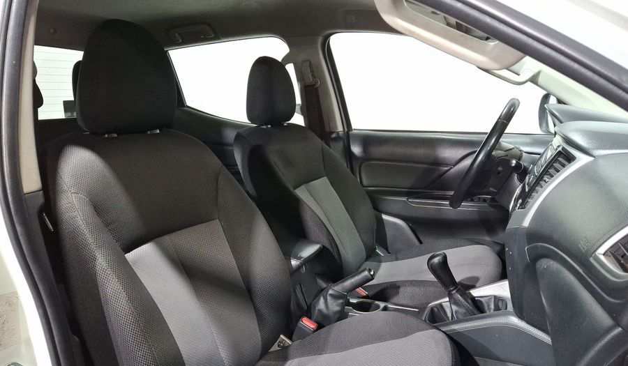 Mitsubishi L200 2.4 GLX GASOLINA Pickup 2021