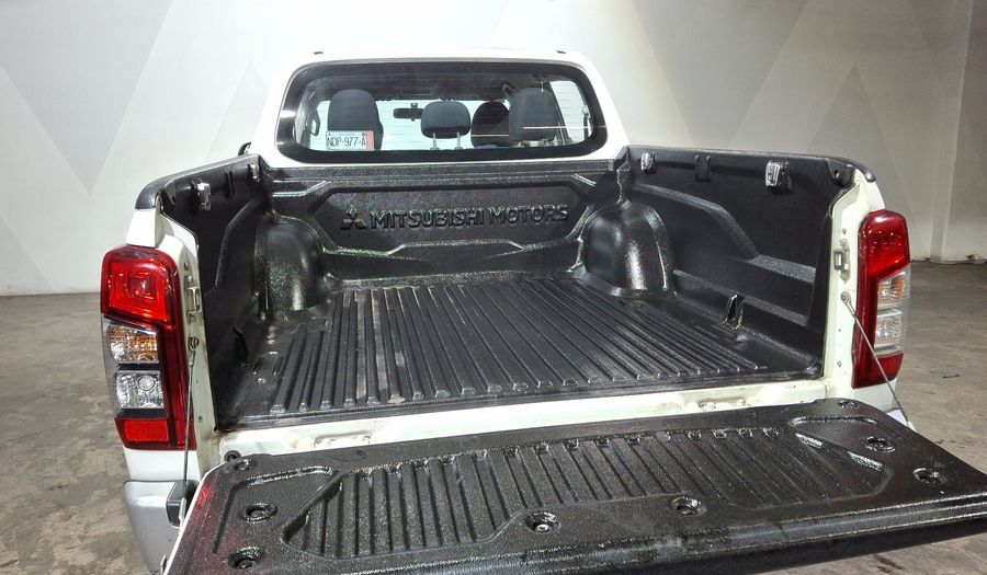 Mitsubishi L200 2.4 GLX GASOLINA Pickup 2021
