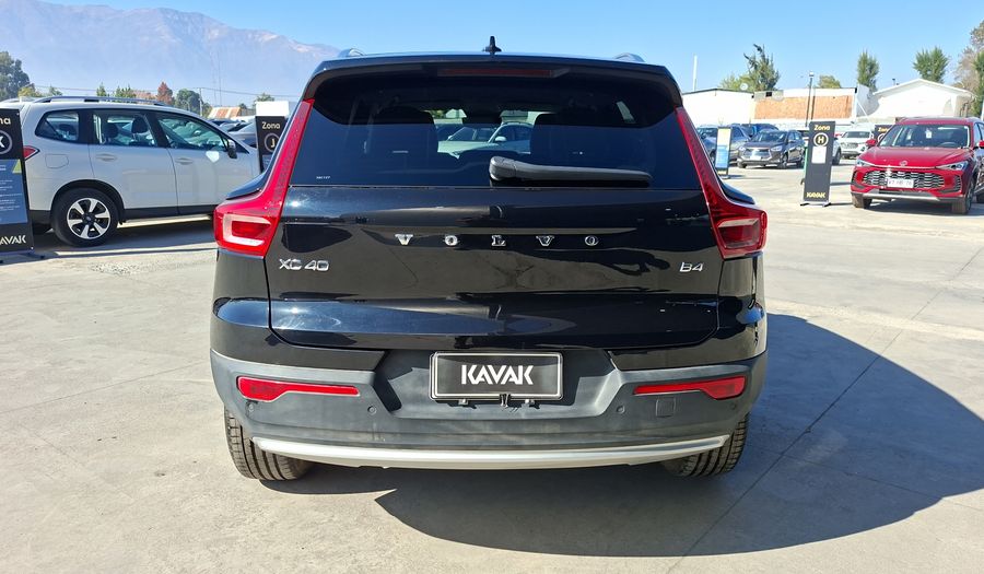 Volvo Xc40 2.0 B4 MHEV PLUS AUTO Suv 2024