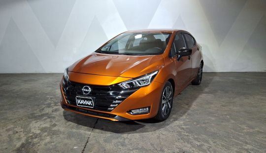 Nissan • Versa