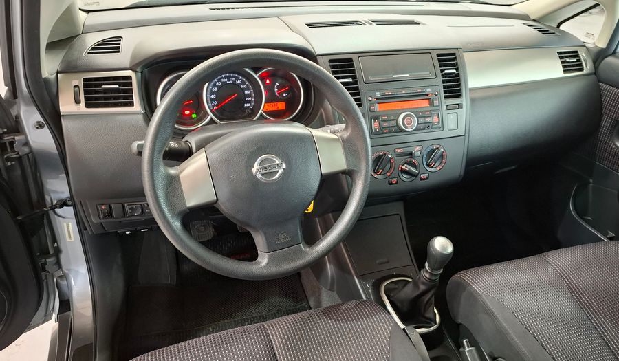 Nissan Tiida 1.8 ACENTA Hatchback 2013