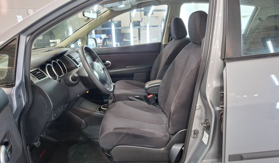 Nissan Tiida 1.8 ACENTA Hatchback 2013