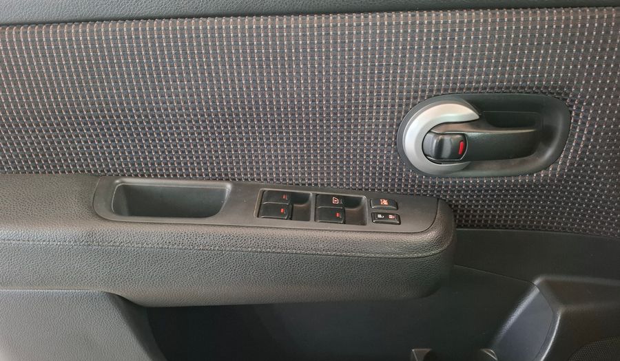 Nissan Tiida 1.8 ACENTA Hatchback 2013