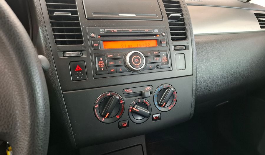 Nissan Tiida 1.8 ACENTA Hatchback 2013