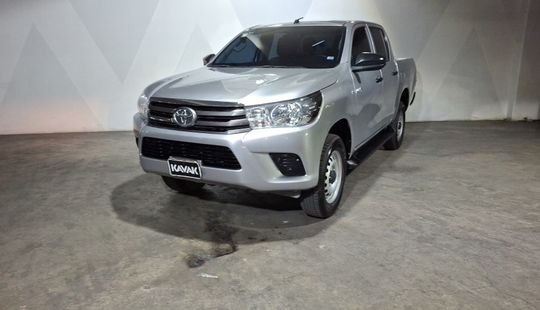 Toyota • Hilux
