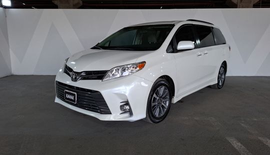 Toyota • Sienna