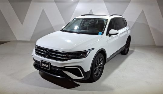 Volkswagen • Tiguan