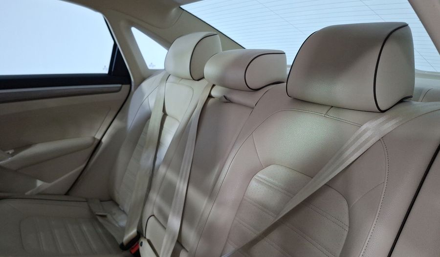 Volkswagen Passat 2.5 SPORTLINE Sedan 2016