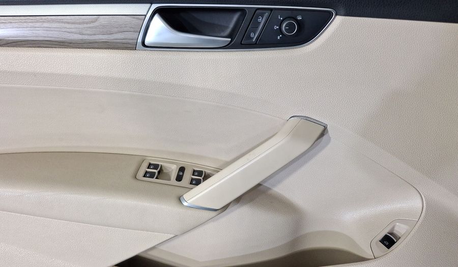 Volkswagen Passat 2.5 SPORTLINE Sedan 2016
