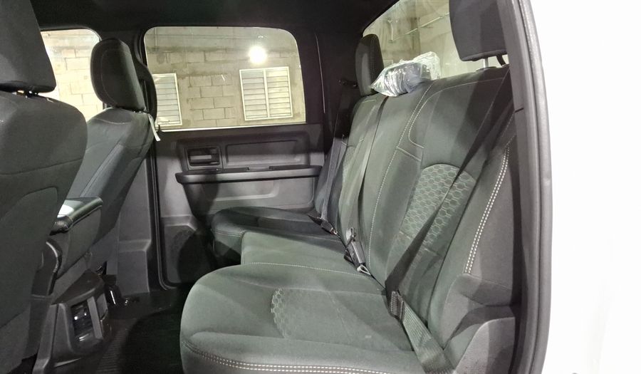 Ram 4000 6.4 CREW CAB CHASIS 4WD V8 8AT AUTO Pickup 2025