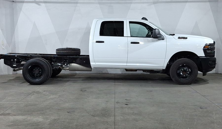 Ram 4000 6.4 CREW CAB CHASIS 4WD V8 8AT AUTO Pickup 2025