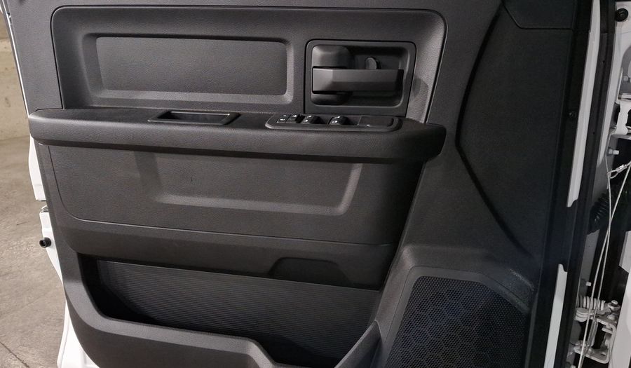 Ram 4000 6.4 CREW CAB CHASIS 4WD V8 8AT AUTO Pickup 2025