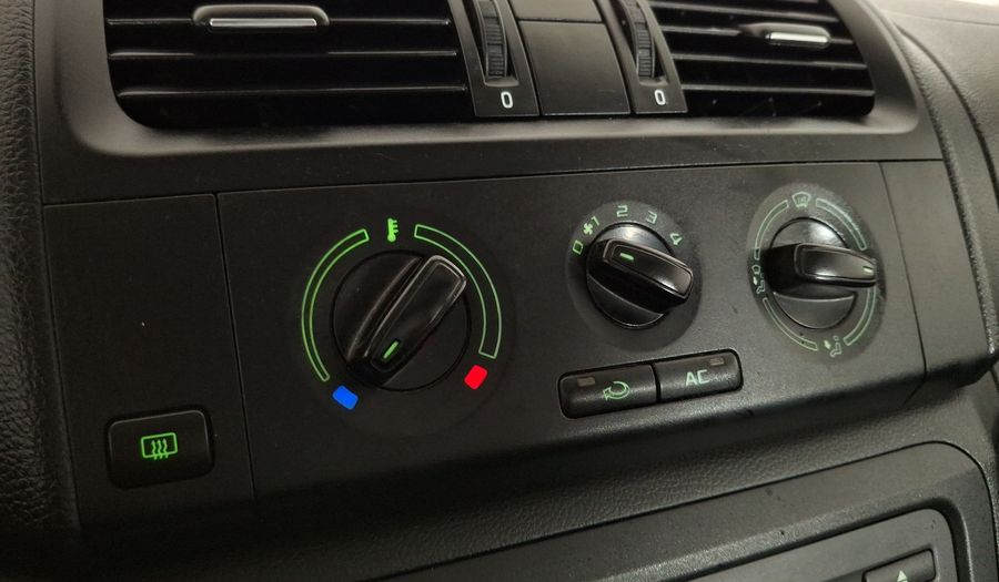 Skoda Fabia 1.6 AMBIENTE Hatchback 2014