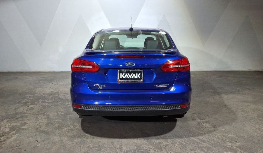 Ford Focus 2.0 TITANIUM PLUS AT Sedan 2015