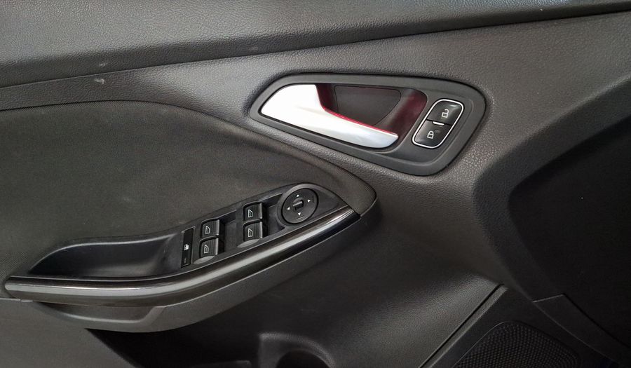 Ford Focus 2.0 TITANIUM PLUS AT Sedan 2015