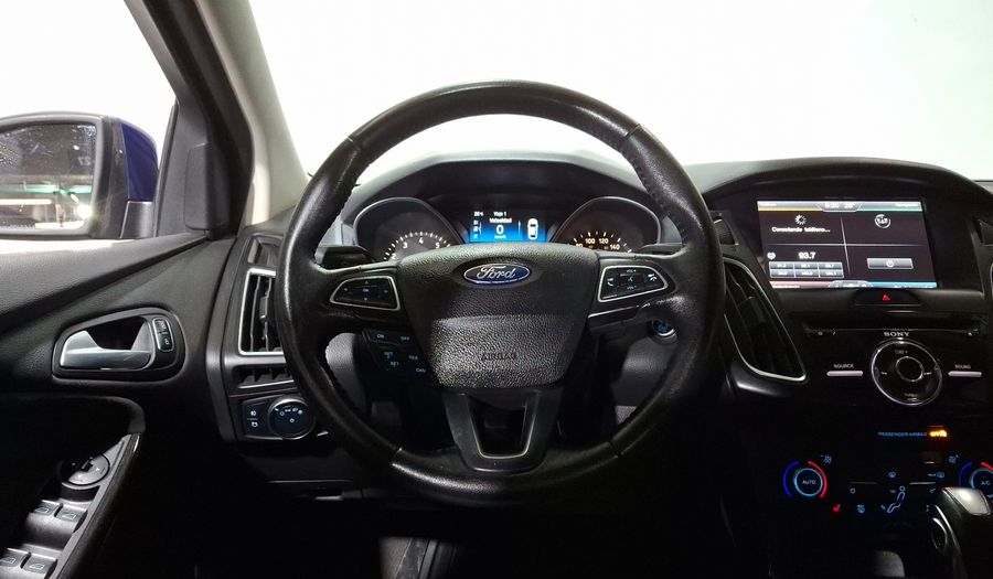Ford Focus 2.0 TITANIUM PLUS AT Sedan 2015