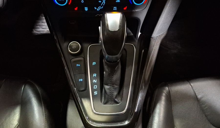 Ford Focus 2.0 TITANIUM PLUS AT Sedan 2015