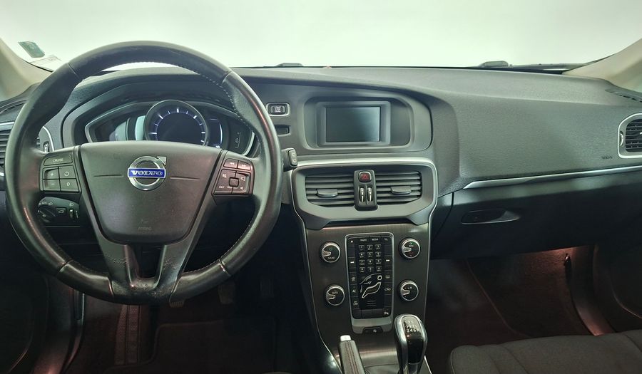 Volvo V40 2.0 D2 COMFORT Hatchback 2016