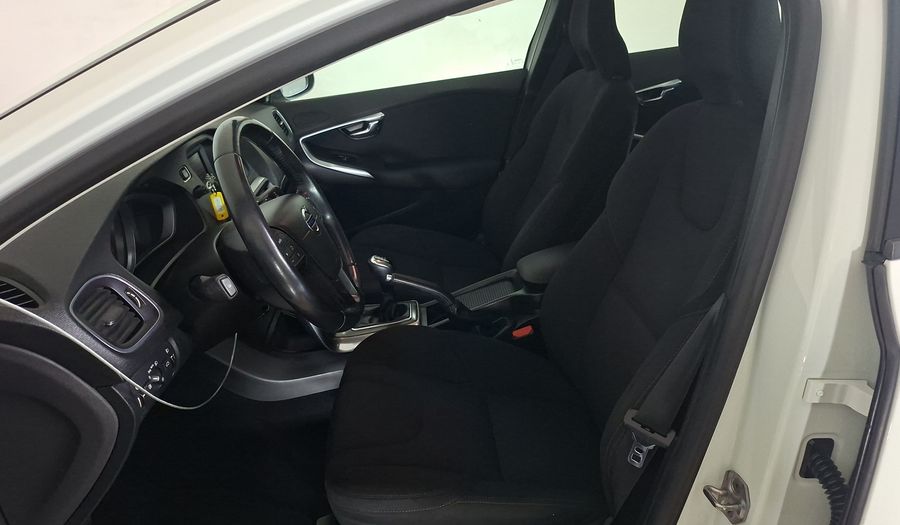 Volvo V40 2.0 D2 COMFORT Hatchback 2016