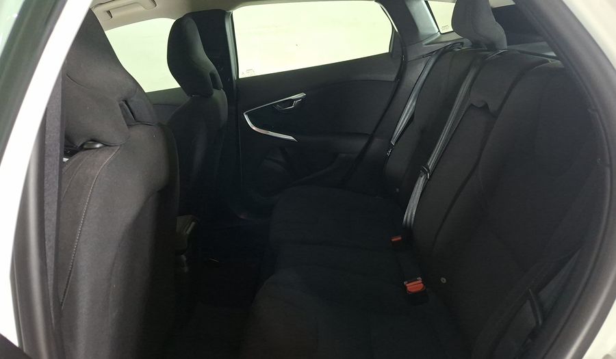 Volvo V40 2.0 D2 COMFORT Hatchback 2016