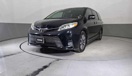 Toyota • Sienna