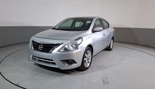 Nissan • Versa
