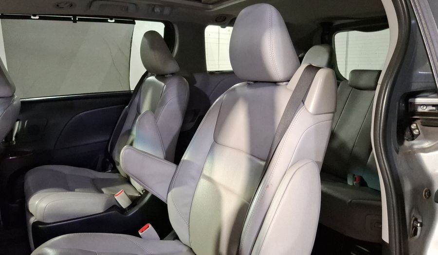 Toyota Sienna 3.5 LIMITED AT Minivan 2017